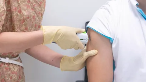 ฉีดวัคซีนไร้เข็ม Made in Thailand ลุ้นได้ใช้ปี 65