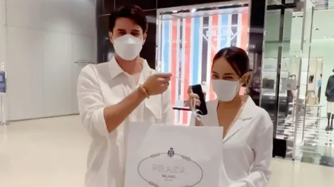 สายเปย์ “มิกค์ ทองระย้า” ซื้อกระเป๋าแบรนด์เนมให้ “เปรี้ยว-ทัศนียา” ตามสัญญา