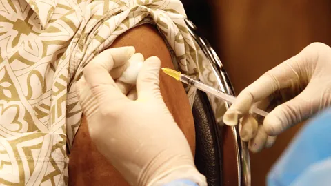 หมอย้ำวัคซีน 2 เข็มไม่พอ ปรับคำแนะนำสวมหน้ากาก เริ่มพื้นที่มีความพร้อมก่อน