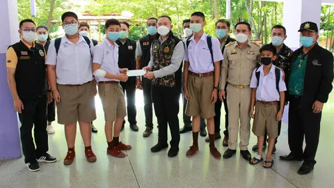 ที่ปรึกษา รมว.ทส.เยี่ยมเด็ก ม.3 ถูกลิงเขาวังกัด เร่งปัญหาการอยู่ร่วมกัน (คลิป)