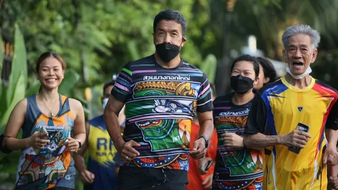 “ชัชชาติ” ลุยสวนบางกอกใหญ่ ย้ำทำงานได้กับทุกฝ่าย เตรียมพบ “น.ต.ศิธา” บ่ายนี้