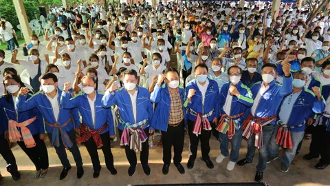 "สร้างอนาคตไทย" เดินสายปักธงอีสาน ชู "สมคิด" นั่งนายกฯ แก้ปากท้อง 