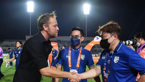 "บิ๊กแชมป์" ทึ่งแฟนบอลศรีสะเกษล้นสนามเกม "ทีมชาติไทย" เชือด "เติร์กเมนิสถาน"