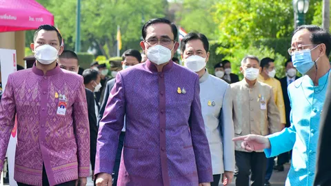 “บิ๊กตู่” ยันไม่มีนโยบายถอดหน้ากาก ด้าน “บิ๊กป้อม” ย้ำกลางวงครม.รัฐบาลอยู่ครบวาระ