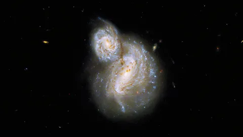 ส่องดาราจักร ชนิดก้นหอยที่ซ้อนทับกัน