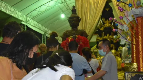 ลุ้นก่อนหวยออก ส่อง "เลขเด็ด" พิธีเปิดทรัพย์รับโชคขอพร "ท้าวเวสสุวรรณ"