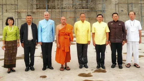 พล.อ.อ.ชลิต พุกผาสุข องคมนตรี เป็นประธานในพิธีทอดผ้าป่าสามัคคีมหากุศล ประจำปี 2565