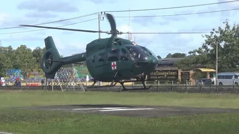 ฮ.พยาบาล สกายด็อกเตอร์ รับลุงชาวเลช็อกติดเชื้อ จากเกาะหลีเป๊ะ ส่ง รพ.สตูล