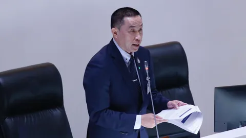 "ศักดิ์สยาม" รอ "ชัชชาติ" ปมรถไฟฟ้าสายสีเขียว ชี้เรื่องชำระหนี้ ยังสรุปอะไรไม่ได้