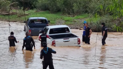 ยึดปิกอัพ 2 คัน แก๊งโจรเช่าซื้อ ขับข้ามแม่น้ำเหือง จากเลยไปลาว