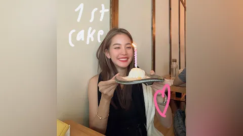 โบว์ เมลดา โพสต์ภาพถือเค้กวันเกิด แต่คนโฟกัสนาฬิกาเป็นของขวัญจากใคร