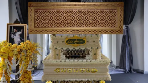 ประมวลภาพงานพระราชทานเพลิงศพ ต้อย เศรษฐา ลูกเมียสุดอาลัย (คลิป)