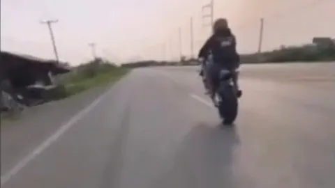 บิ๊กไบค์ยกล้อเที่ยวเขาค้อโดน 3 ข้อหา-แว้นเมืองสุรินทร์ เจอศาลสั่งริบรถ