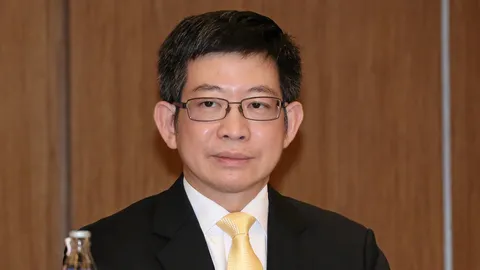 “กอบศักดิ์ ภูตระกูล” เตือนเสี่ยงวิกฤติรอบใหม่