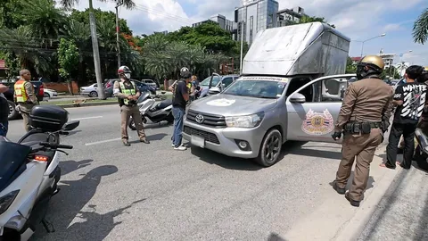 รวบ 3 อาสากู้ภัยแก๊งขนยานรก สารภาพค่าจ้าง 6 แสนบาท ติดสติกเกอร์ฯปลอม (คลิป)