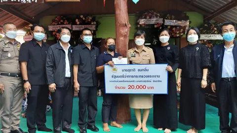 ผวจ.สกลนครเป็นเจ้าภาพงานสวด สาวตกตึกตายที่โอมาน รมว.แรงงาน มอบเงินช่วย