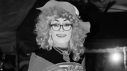  ยายสำ ขำกลิ้ง หมอลำศิลปินมรดกอีสานเสียชีวิตแล้ว ไตวายในวัย 69 ปี