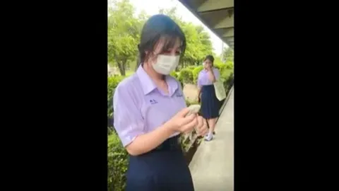 "หนูกลัวจิ้งจก" เปิดใจสาว ม.6 จับตุ๊กแกแกล้งครู หลังยอดวิวเฉียด 2 ล้าน