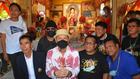 ครอบครัวและศิลปินร่วมทำบุญ ครบรอบ 30 ปีการจากไป ทุกคนยังไม่ลืมพุ่มพวง