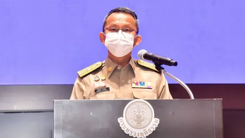 รมว.ยุติธรรม มอบรางวัล ขรก.ดีเด่น ขอยืนหยัดทำงานเพื่อประชาชน