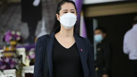 ศาลพิพากษายืนคุก ปารีณา 8 เดือน โพสต์หมิ่น "ช่อ-ธร" รอลงอาญา 2 ปี