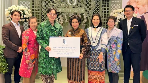 สุริยน ศรีอรทัยกุล มอบเงินประมูลจิวเวลรี หัวใจศิลา ให้ชมรมเพลินไทยสมัยนิยม
