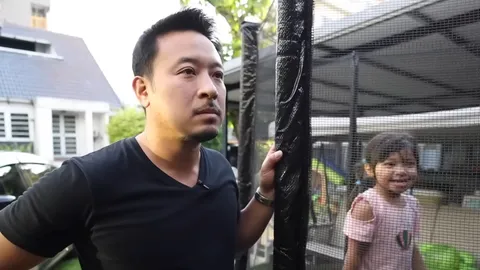 มิค บรมวุฒิ เดือด มีหนุ่มหอมแก้ม น้องปราง เจอคำตอบลูกสาวมีช็อก (คลิป)