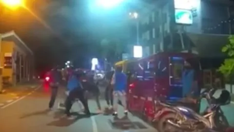 "วินดุ" เปิดศึกเดือด ซัดกันนัวกลางถนน หน้าหาดป่าตอง ที่ภูเก็ต (คลิป)