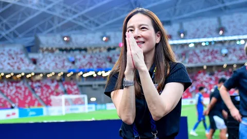 ขออภัยทุกคน "มาดามแป้ง" ผู้จัดการทีมชาติไทย ติดโควิด-19 งดร่วมงานช่วงรักษาตัว