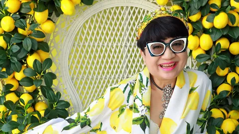 คุณแหน นันทวัน ทาสแบรนด์เนมหลุยส์ วิตตอง จัดกระเป๋าคอลเลกชันใหม่เป็นของขวัญ