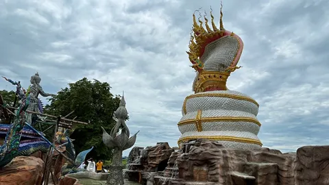 ชาวบ้านสุโขทัยฮือฮาเมฆดำครึ้มบังแดด ระหว่างบวงสรวงพญาอนันตนาคราชพันเศียร (คลิป)