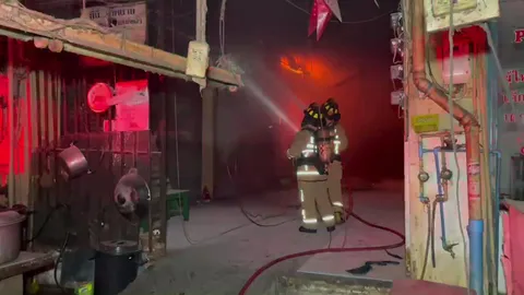 ระทึก ไฟไหม้ตลาดบางพลีใหญ่ วอด 4 คูหา ดับเพลิงร่วมชั่วโมง