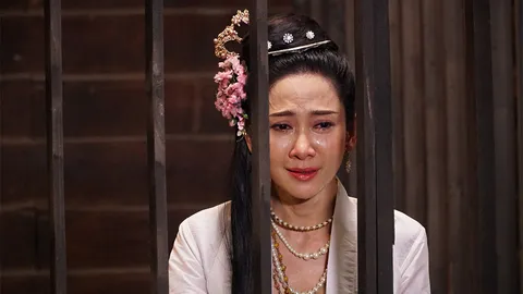 “ยุ้ย” ร้องไห้โฮหนูถูกใส่ร้าย! “พิม” ดมผ้าลุนตยากระอักเลือดใน “เล่ห์ลุนตยา”