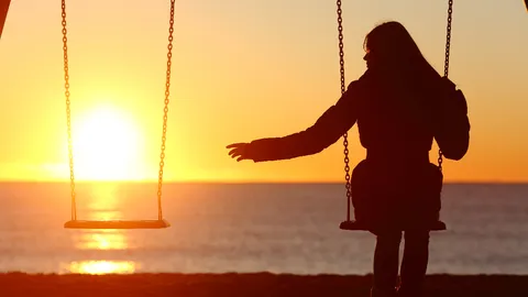 30 แคปชั่นเศร้า เหงา อกหัก ระบายความรู้สึกในวันที่ใจอ่อนล้า