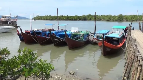 เรือโดยสารข้ามเกาะที่สตูล อั้นไม่อยู่น้ำมันแพงขอขึ้นราคาเพิ่มอีก 10 บาท