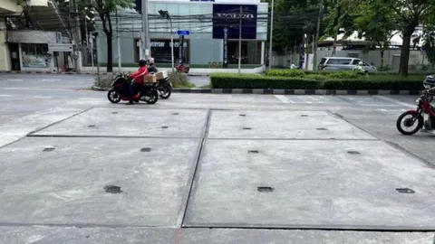 รวดเร็วทันใจ การไฟฟ้าฯ แก้ไขฝาท่อ ก่อสร้างสายไฟฟ้าใต้ดิน ถนนวิทยุ-สารสิน แล้ว