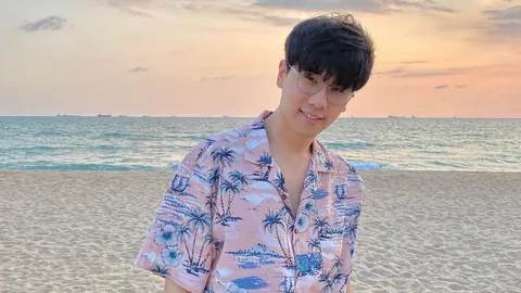 "ปาล์ม ปวีร์" นักดนตรีวง MEAN ติดเชื้อโควิด-19 หลังแต่งงานไม่กี่วัน 