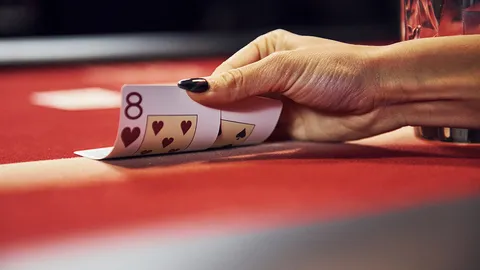 ความหมายฝันว่าเล่นไพ่ และเลขเด็ด