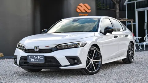 Honda Civic e:HEV เมื่อรุ่นมาดซิ่งอย่าง RS มีเหลือแต่รุ่นไฮบริด...