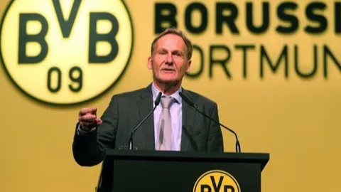 ซีอีโอดอร์ทมุนด์ โต้กลับ อดีตหัวหอก “ลิเวอร์พูล” ที่เคยออกมาหมิ่น “บุนเดสลีกา”