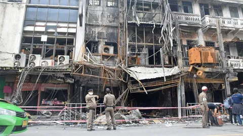 ล้อมคอก