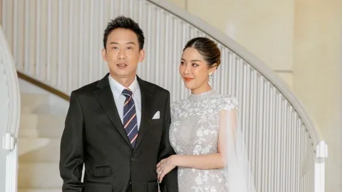 ทำความรู้จัก "ติ๊ก ณัฐฐิญา" ภรรยาคนสวยของ "โอ๊ค" ลูกชายอดีตนายกฯ 