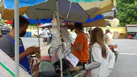 โค้งสุดท้ายแผงลอตเตอรี่สุโขทัยไม่คึกคัก แต่เลขทะเบียนรถนายกฯ ไม่มีเหลือ