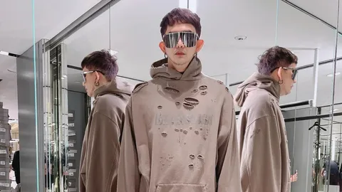พชร์ อานนท์ ฟาดปากขาเม้าท์ เปิดเสื้อโชว์ซิกซ์แพ็กที่ใช้เวลาปั้น 21 ปี