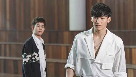 โอห์ม-ฟลุ้ค เปิดฉากฟาดฝีปาก โน่ นำทีมแก๊งรักบี้ โชว์เท่ ในซีรีส์ "เลิฟ@นาย"