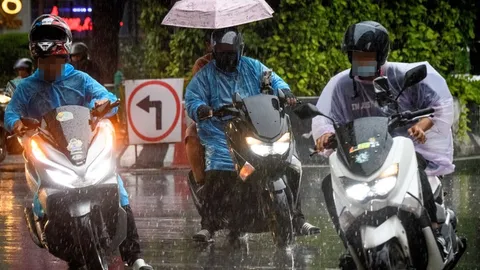 สภาพอากาศวันนี้ ไทยมีฝนต่อเนื่อง ตกหนักภาคเหนือ-อีสาน-ใต้ ระวังน้ำท่วม