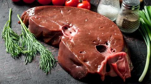 สาวเปิบตับสดยกพวง หมอเตือนไม่ควรเลียนแบบ เสี่ยงติดเชื้อ-เกิดพยาธิ