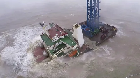 พบแล้ว 12 ศพ เหตุเรืออับปางในทะเลจีนใต้