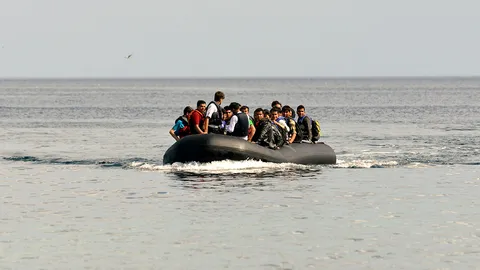 จับเครือข่ายแก๊งลอบขนผู้อพยพจากฝรั่งเศสไปยังอังกฤษด้วยเรือเล็ก