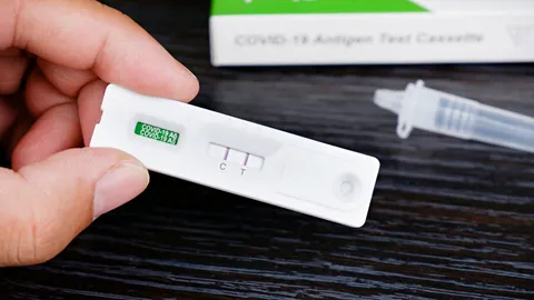 "หมอมนูญ" พบผู้ป่วยติดเชื้อโควิดซ้ำ 3 ครั้ง 3 สายพันธุ์ แม้ได้รับวัคซีนครบโดส